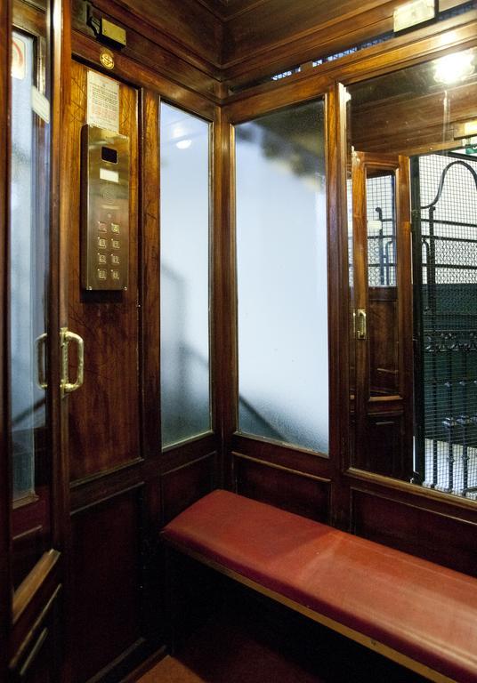 Hostal Santa Isabel Madrid Exterior photo