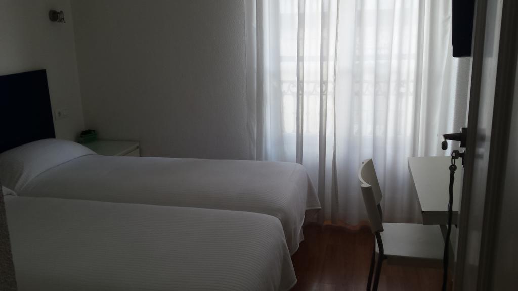 Hostal Santa Isabel Madrid Exterior photo