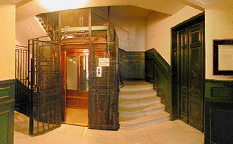 Hostal Santa Isabel Madrid Exterior photo