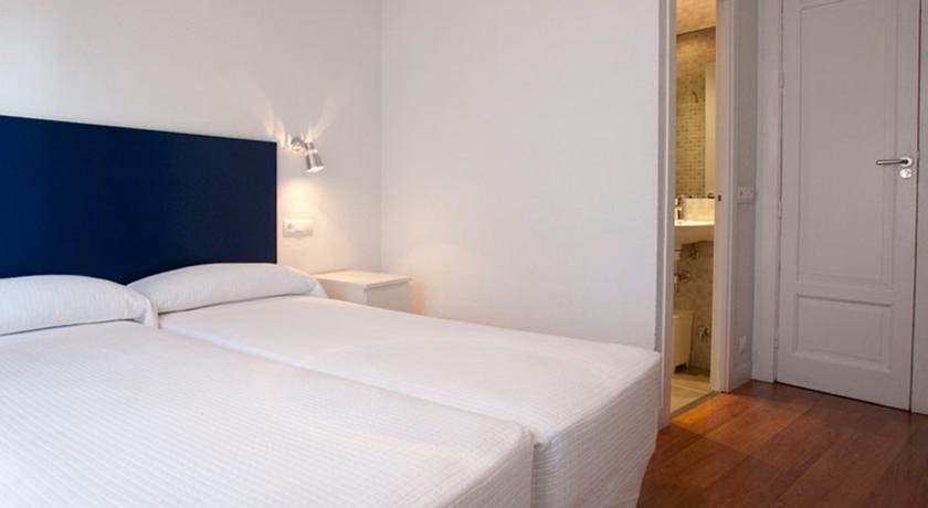Hostal Santa Isabel Madrid Room photo